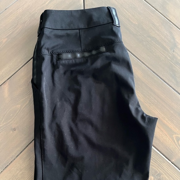 Lululemon black Club Short size 4 - Picture 2 of 4